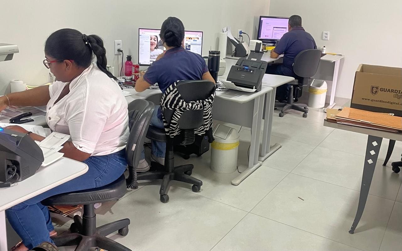 Equipe da RGdoc na sala de digitalização